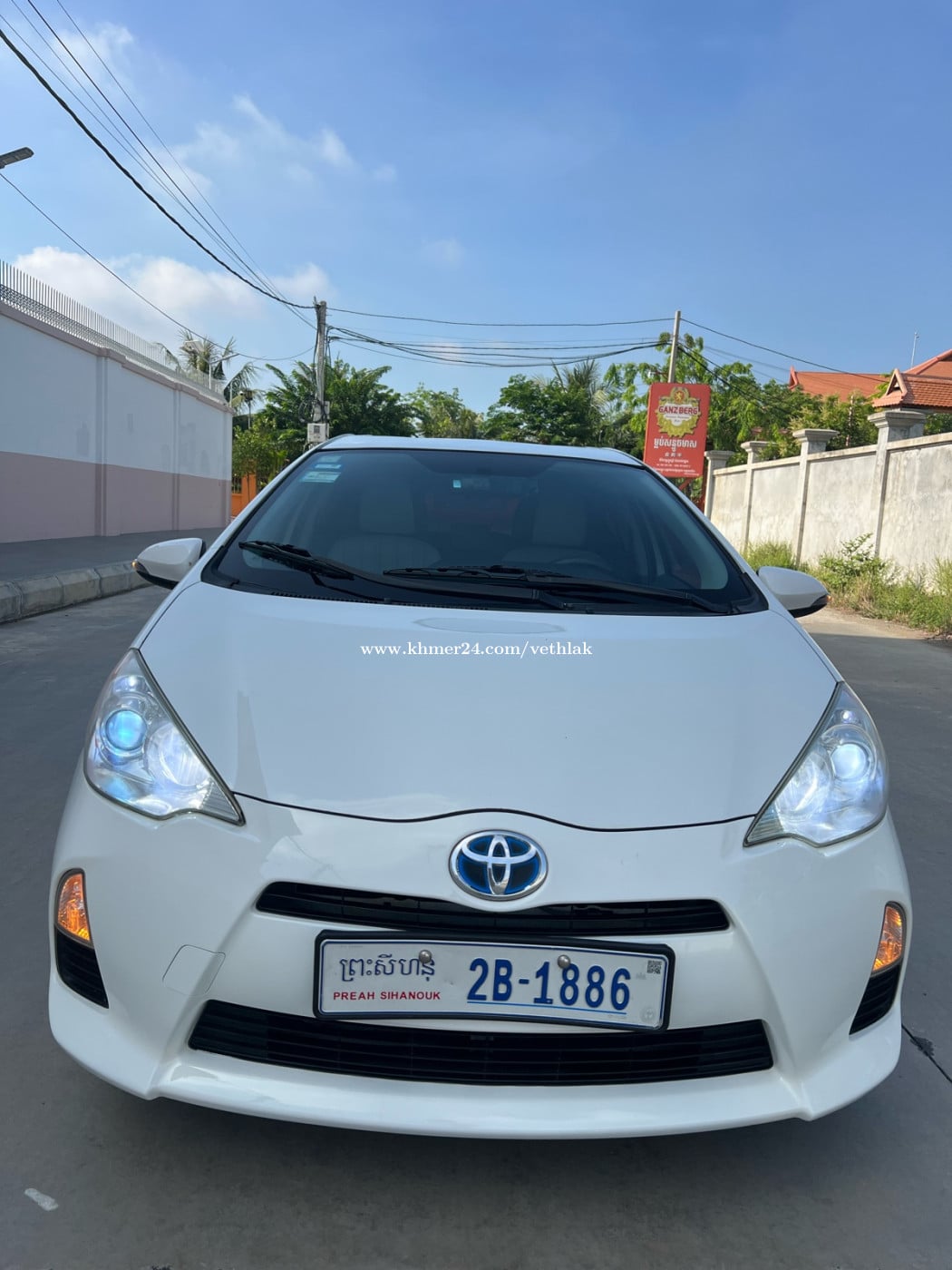 Toyota PRIUS C 2012