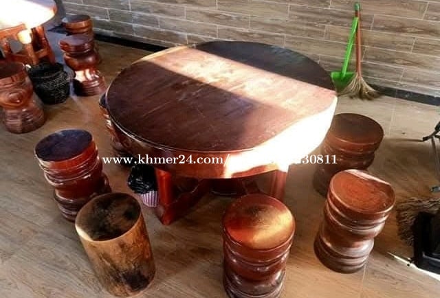 តុមូលបេងចំនួន2ឈុត មានកៅអីតុក្កតា8គ្រាប់ មានកម្ពស់ 1.cm បណ្តោយ 118cm មានតម្លៃត្រឹមតែ 1800$