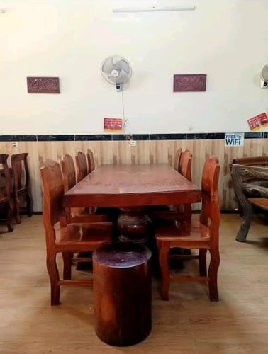 តុនិងកៅអី នៅស្អាត99%បងបង 1000$
