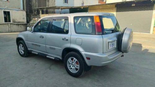 លក់ឡានធូរថ្លៃ Honda CR-V ឆ្នាំ2000 Sប៉ុង