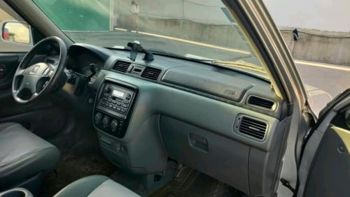លក់ឡានធូរថ្លៃ Honda CR-V ឆ្នាំ2000 Sប៉ុង