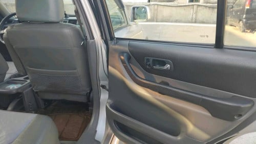 លក់ឡានធូរថ្លៃ Honda CR-V ឆ្នាំ2000 Sប៉ុង