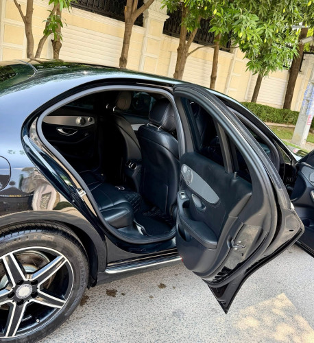 លក់ Mercedes Benz C300 4matic ឆ្នាំ​ 2015 Full option