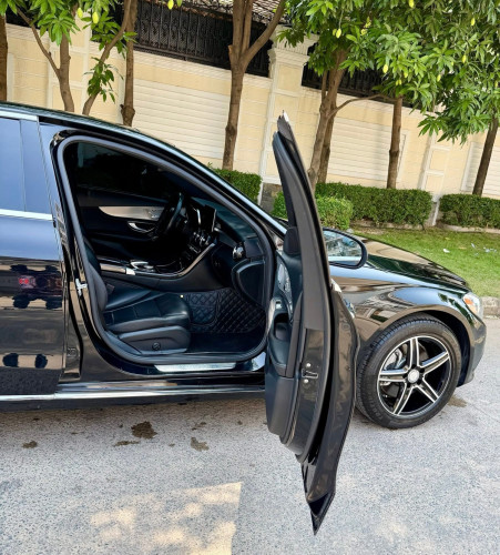 លក់ Mercedes Benz C300 4matic ឆ្នាំ​ 2015 Full option