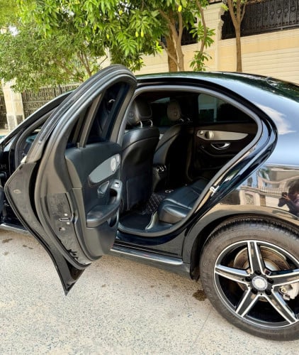 លក់ Mercedes Benz C300 4matic ឆ្នាំ​ 2015 Full option