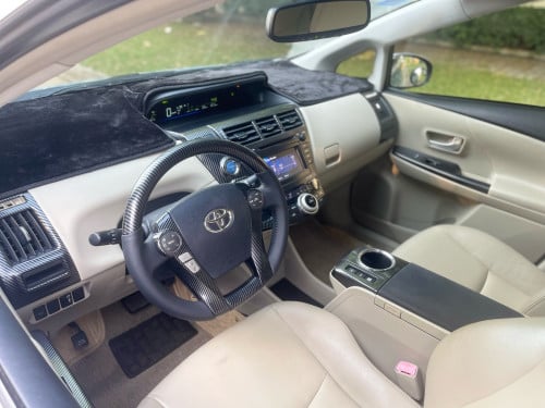 លក់ Prius V Option 5