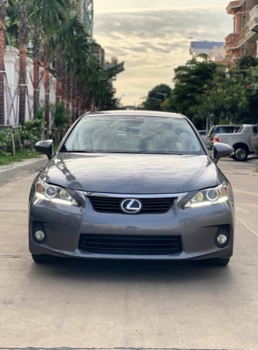 CT200h 2013 Premium ឡានមូល100%