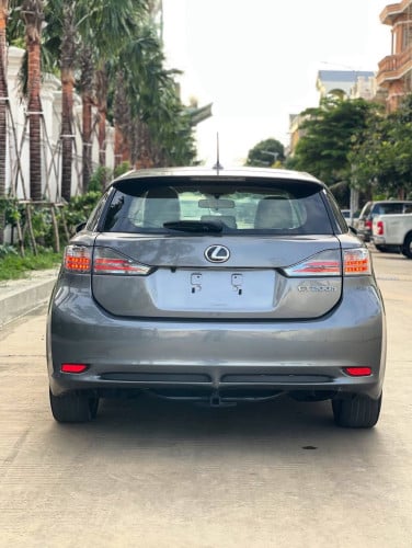 CT200h 2013 Premium ឡានមូល100%
