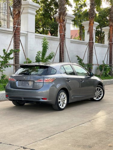 CT200h 2013 Premium ឡានមូល100%