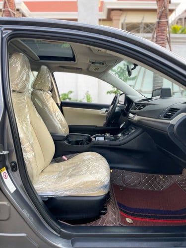 CT200h 2013 Premium ឡានមូល100%