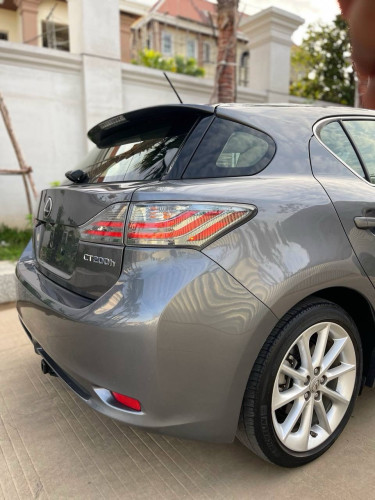CT200h 2013 Premium ឡានមូល100%
