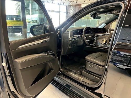 Escalade Platinum Sport Onyx Package