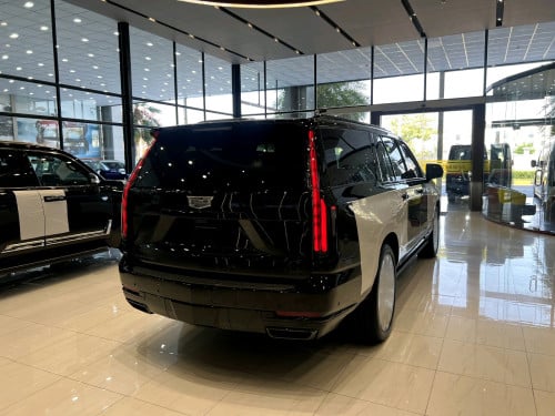 Escalade Platinum Sport Onyx Package