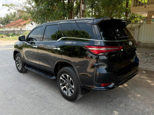 FORTUNER LEGENDER 2023 មួយទឹកស្លាកលេខ