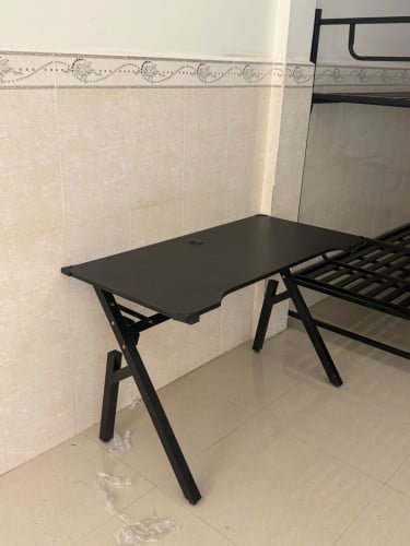 Gaming desk with carbon top