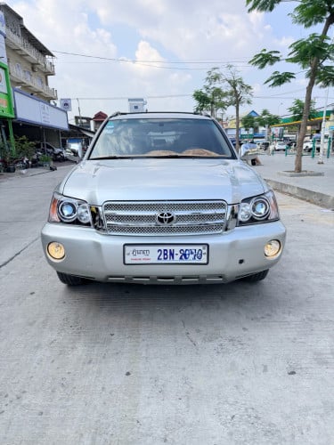 Highlander 2002 V6ប៉ុងពីរ​ បេីកដំបូល​ ទឹកថ្នាំសុីនច្រេីន​85% ម្ចាស់ដេីម​