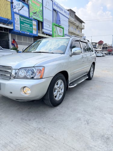 Highlander 2002 V6ប៉ុងពីរ​ បេីកដំបូល​ ទឹកថ្នាំសុីនច្រេីន​85% ម្ចាស់ដេីម​