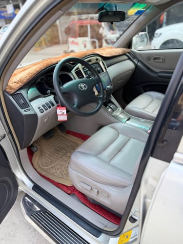 Highlander 2002 V6ប៉ុងពីរ​ បេីកដំបូល​ ទឹកថ្នាំសុីនច្រេីន​85% ម្ចាស់ដេីម​