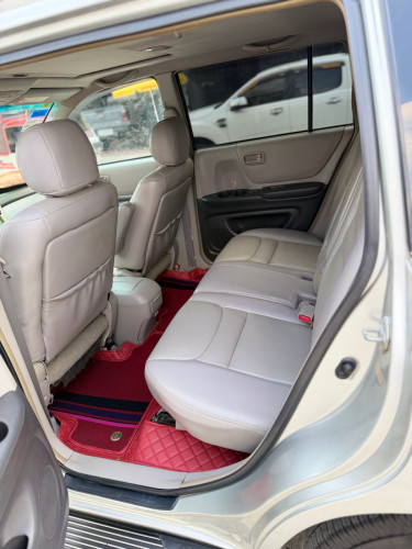 Highlander 2002 V6ប៉ុងពីរ​ បេីកដំបូល​ ទឹកថ្នាំសុីនច្រេីន​85% ម្ចាស់ដេីម​
