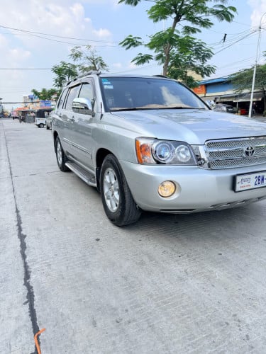 Highlander 2002 V6ប៉ុងពីរ​ បេីកដំបូល​ ទឹកថ្នាំសុីនច្រេីន​85% ម្ចាស់ដេីម​