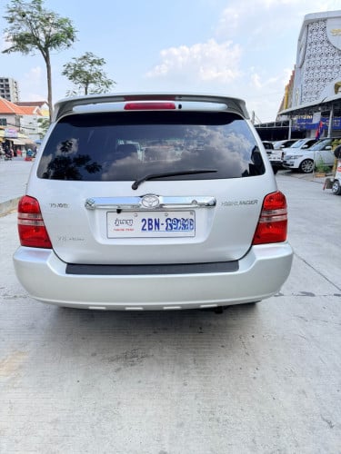 Highlander 2002 V6ប៉ុងពីរ​ បេីកដំបូល​ ទឹកថ្នាំសុីនច្រេីន​85% ម្ចាស់ដេីម​