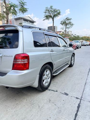 Highlander 2002 V6ប៉ុងពីរ​ បេីកដំបូល​ ទឹកថ្នាំសុីនច្រេីន​85% ម្ចាស់ដេីម​