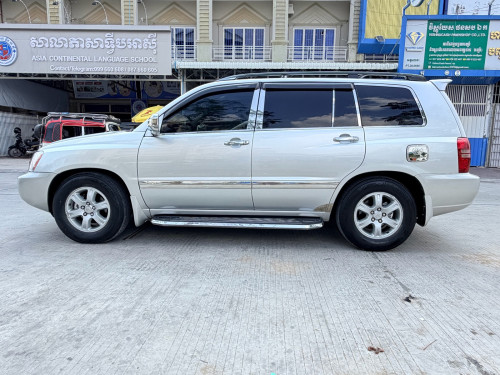 Highlander 2002 V6ប៉ុងពីរ​ បេីកដំបូល​ ទឹកថ្នាំសុីនច្រេីន​85% ម្ចាស់ដេីម​