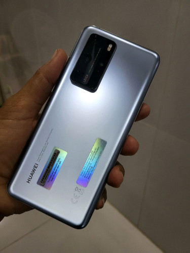 Huawei P40 Pro 8g/256g Global(វៃដូរបាន)👉$215