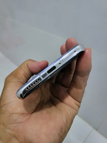 Huawei P40 Pro 8g/256g Global(វៃដូរបាន)👉$215