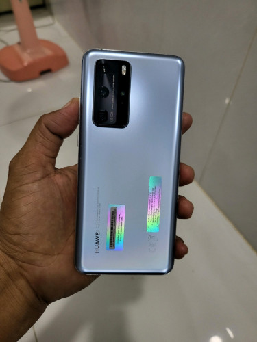 Huawei P40 Pro 8g/256g Global(វៃដូរបាន)👉$215