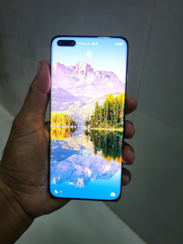 Huawei P40 Pro 8g/256g Global(វៃដូរបាន)👉$215