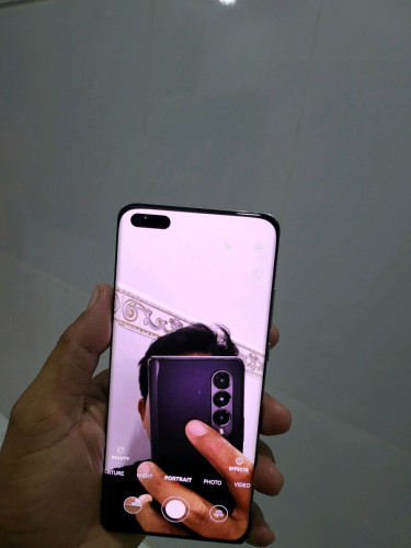 Huawei P40 Pro 8g/256g Global(វៃដូរបាន)👉$215