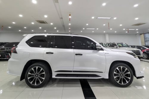 LX570 Kuro 2021