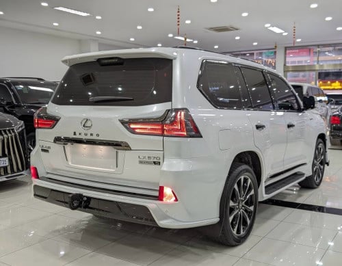 LX570 Kuro 2021