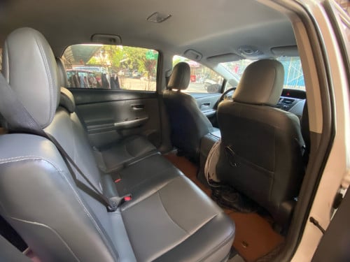 Prius V 2012 - Option 5
