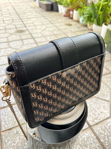 Resell លក់វិញ កាបូប ហ្សុីន ប្រេនល្បី LYN