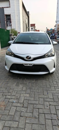 Sell Toyota Vitz 2014 Smart Key ពណ៌សកាម៉ៃ ស៊ីនមួយជុំសូម្បីតែកាង