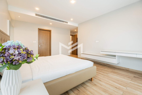 Spacious 1 Bedroom Apartment for RENT in BKK1 with Gym and Pool