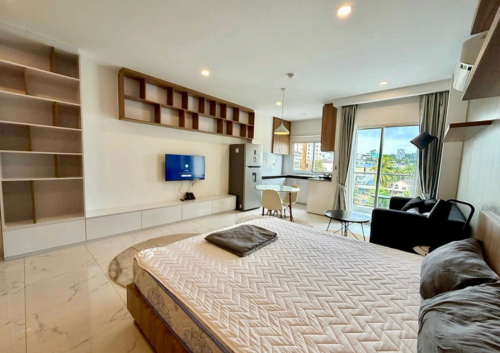 Studio 400$