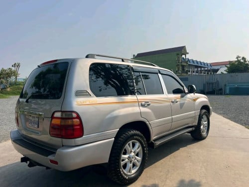 Toyota Land Cruiser ឆ្នាំ2002ប្រើម៉ាសុីនម៉ាស៑ូត24Vol