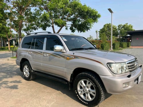 Toyota Land Cruiser ឆ្នាំ2002ប្រើម៉ាសុីនម៉ាស៑ូត24Vol