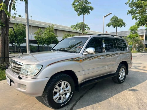 Toyota Land Cruiser ឆ្នាំ2002ប្រើម៉ាសុីនម៉ាស៑ូត24Vol