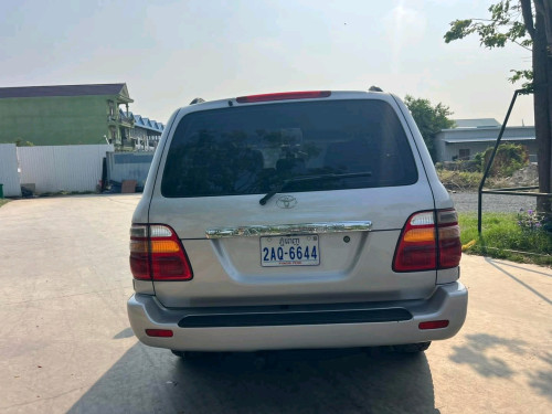 Toyota Land Cruiser ឆ្នាំ2002ប្រើម៉ាសុីនម៉ាស៑ូត24Vol