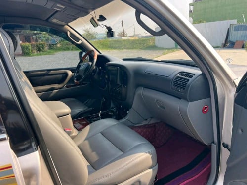 Toyota Land Cruiser ឆ្នាំ2002ប្រើម៉ាសុីនម៉ាស៑ូត24Vol