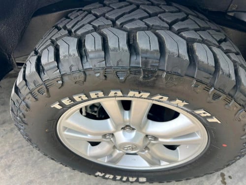 Toyota Land Cruiser ឆ្នាំ2002ប្រើម៉ាសុីនម៉ាស៑ូត24Vol