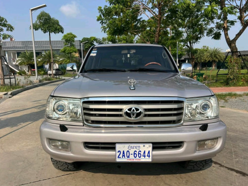 Toyota Land Cruiser ឆ្នាំ2002ប្រើម៉ាសុីនម៉ាស៑ូត24Vol