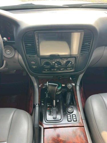 Toyota Land Cruiser ឆ្នាំ2002ប្រើម៉ាសុីនម៉ាស៑ូត24Vol