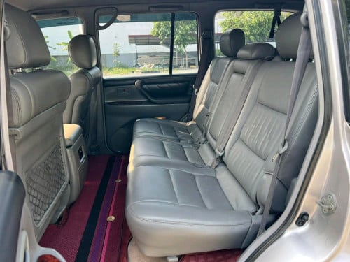 Toyota Land Cruiser ឆ្នាំ2002ប្រើម៉ាសុីនម៉ាស៑ូត24Vol