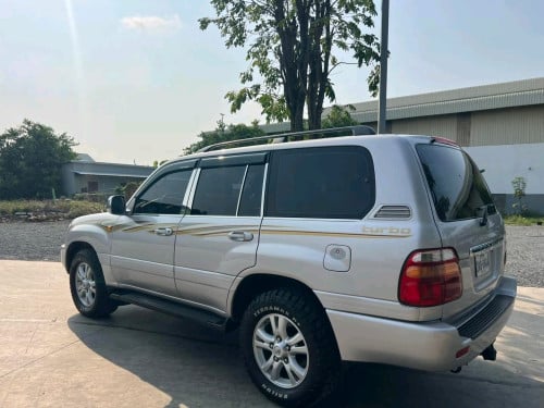 Toyota Land Cruiser ឆ្នាំ2002ប្រើម៉ាសុីនម៉ាស៑ូត24Vol