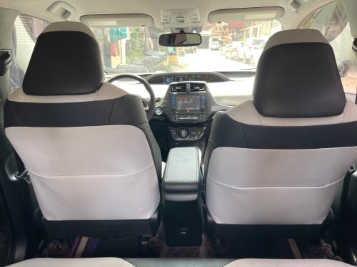 TOYOTA Pruis Touring ហ្វូលអុបសិន​  ឆ្នាំ2016​  ក្នុងសរ​  ពណ៌ប្រផេះ​  សន្លឹកពន្ធថ្មី​ សំបុកឃ្មុំសុីន​